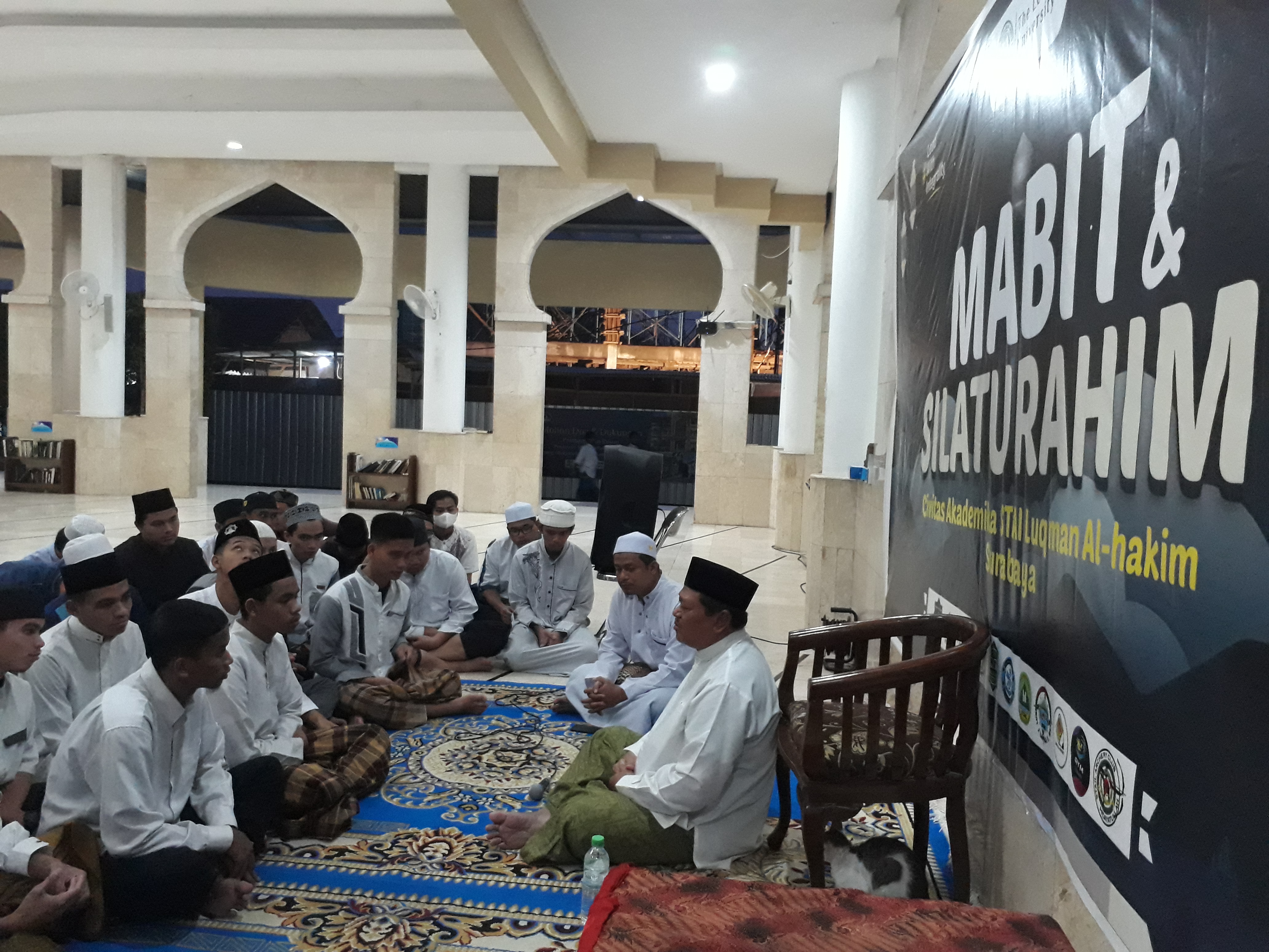 Sambut Hari Santri, Mahasiswa-Dosen STAIL Surabaya Mabit Bareng
